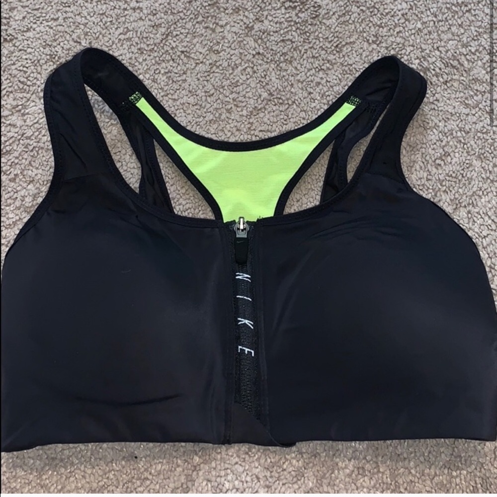 Front zip Nike sportsbra